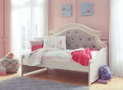 Realyn - Chipped White - Twin Day Bed