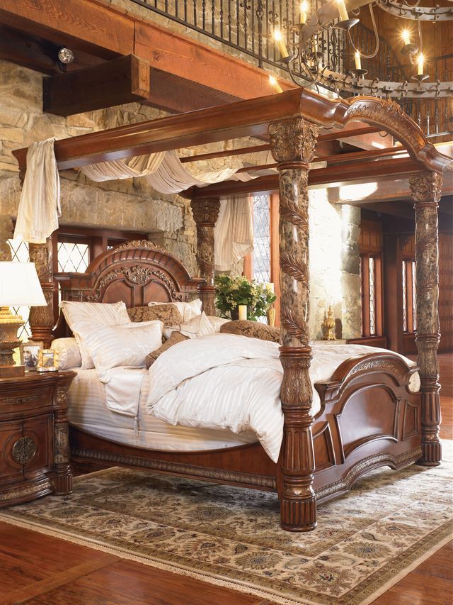 Villa Valencia - Canopy Bed