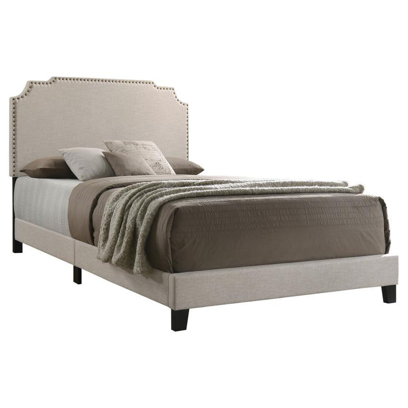 Tamarac - Upholstered Nailhead Bed