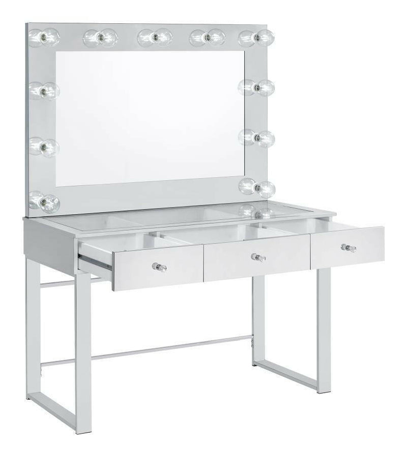 Umbridge - 3-Drawer Vanity With Lighting - Chrome and White.