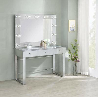 Umbridge - 3-Drawer Vanity With Lighting - Chrome and White.