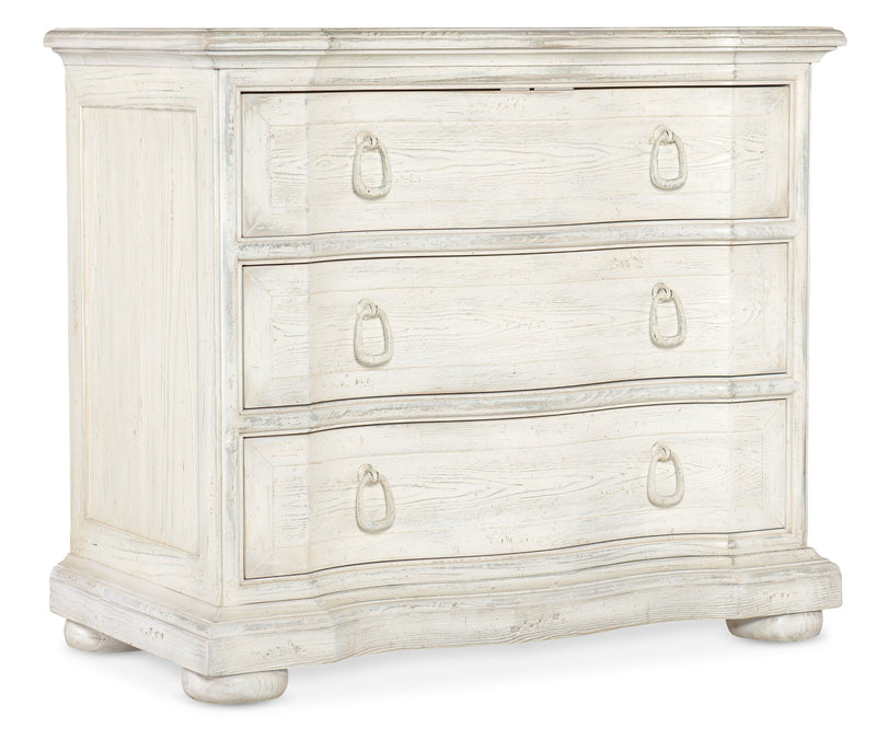 Traditions - 3-Drawer Nightstand.